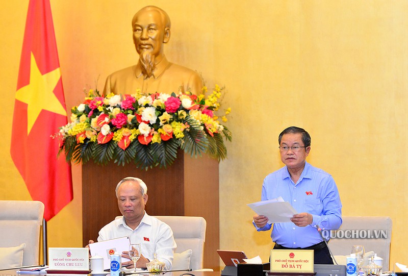 Phó Chủ tịch Quốc hội Đỗ Bá Tỵ khẳng định, việc ban hành và thực hiện Luật bảo đảm trật tự, an toàn giao thông đường bộ cần phải đảm bảo giảm thủ tục hành chính và không gây lãng phí, tiêu cực. Ảnh: Quochoi.vn